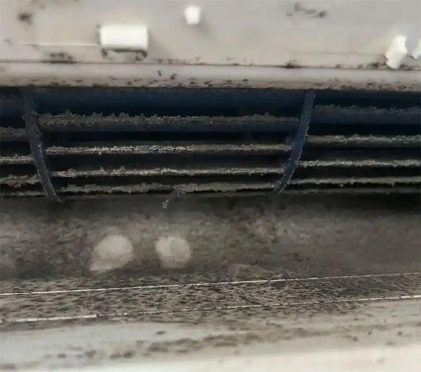 三元空调吹的风有股烧焦味是怎么回事